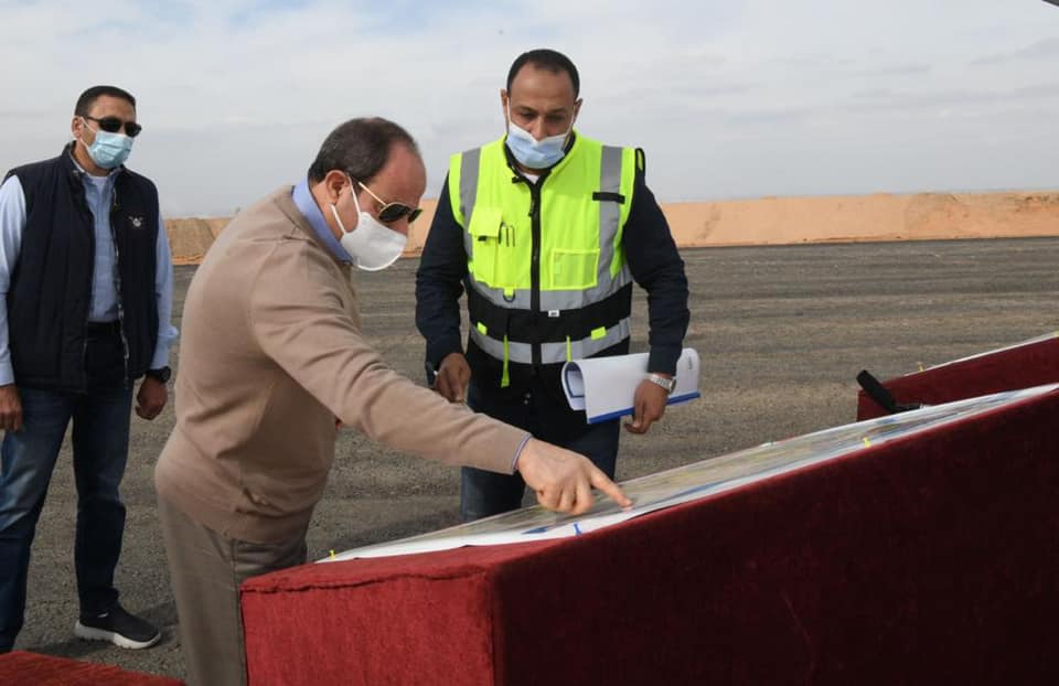 صور .. الرئيس السيسي يتفقد أعمال شبكة الطرق الجديدة بشرق القاهرة